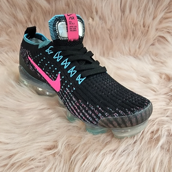 Nike Air Vapormax Flyknit 3 Black Hyper Pink - Picture 2 of 8